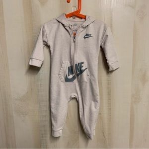Nike One piece Romper Full Zip Size 12-18 months